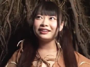 『え‥入るかな？』華奢な美形少女が黒人メガチンポを膣奥までねじ込まれてスペルマ注入される美少女中出し露出のエロ動画