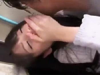 「ちょ‥仕事中なのに！？」ロケ中にドッキリパコされちゃうアイドル美形少女W美少女ハメ撮りレイプのエロ動画