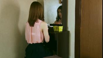 欲求不満でオナニーばかりしていた奥様が援助交際に誘われ性交漬けの毎日に！人妻フェラ手コキ芦名ユリアのエロ動画