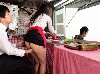 「ば、バレちゃいます…」アルアルバイト先の店主に犯されると分かっていながらもその快感から逃れられない美形少女美少女コスプレレ...