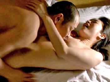 週7交尾してるから貧乏での楽しい生活を送る夫婦巨乳人妻のエロ動画