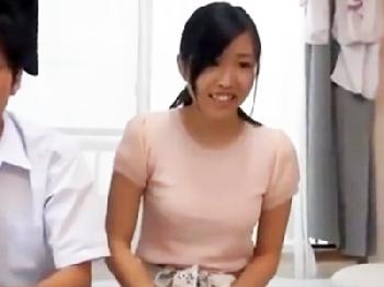 真面目そうな顔した現役女子大生の家庭教師が生徒に跨り騎乗位で精液搾取巨乳美少女中出しのエロ動画