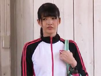 美人バレー部員がミスを犯してコーチにハメられ濃密顔面射精される美少女顔射ぶっかけのエロ動画