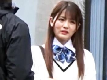 学校対抗中出し野球拳！同級生男子の目の前で即ずぼされマンコが白濁液まみれ女子校生美少女のエロ動画