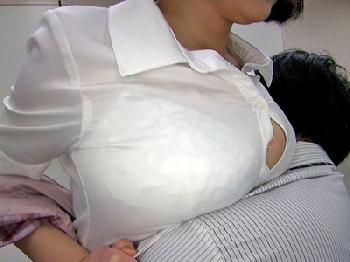 会社で毎日セクシャルハラスメントされまくってる透けブラ巨大バスト妻オフィスレディ巨乳人妻OLパイズリぶっかけ羽生ありさのエロ...