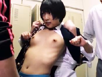 男装して男子校に潜入してた美形少女がクラスメイトに女だとバレてレイプされちゃう女子校生美少女顔射のエロ動画