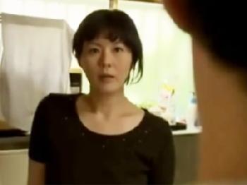 「どういうつもりなの！？」義息に力ずくで犯される美オバちゃん熟女レイプのエロ動画