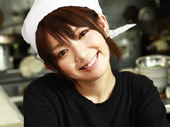 ラーメン屋の看板娘が店を守る為に体を張って怒涛の接客ファック美少女顔射フェラ露出のエロ動画