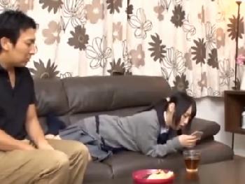 無毛童顔が無防備晒してたら中出しするのが大人の礼儀！美少女ロリパイパンのエロ動画