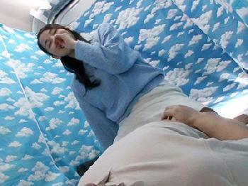 仲良し親子がラップ越しに素股体験→娘の成長した身体に理性崩壊する父素人お姉さん中出しナンパ近親相姦のエロ動画