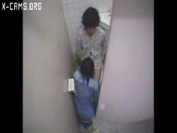 入院患者をで誘惑して性的欲求処理する痴女清掃員巨乳顔射フェラ露出のエロ動画