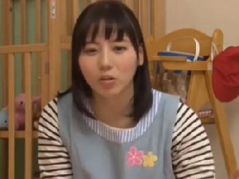 痴女保母さんの授乳3Pで精液タンクが枯渇Wお姉さん中出しのエロ動画