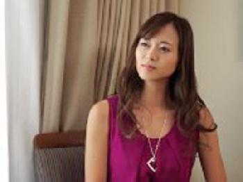 ナンパ師の口車に乗せられた意識高い系中年女妻→中出し巨乳素人人妻パイパンのエロ動画