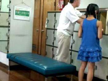 まだ毛も生えてないJ●アウミニ系が男湯で死ぬほどピストン食らった一部始終美少女ロリレイプのエロ動画