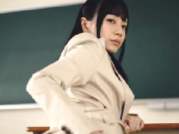 『先生のおめこどうなってる？』新任の痴女先生が生徒を誘惑して教室パコ美少女女教師顔射のエロ動画