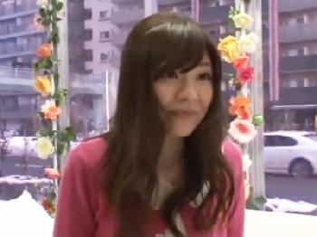 料理が趣味の家庭的な素人娘をマジックミラー号に乗車させて当然の如くパコ展開美少女のエロ動画