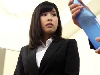 酒を飲ませて深酔いさせた巨乳オフィスレディを自宅に連れ帰りそのまま陵辱！OLレイプのエロ動画