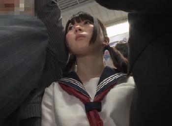 「（え…？触られてる…？）」美形少女女子校生に忍び寄る痴漢！声を出せないように押さえつけられて無残な強姦の餌食に！美少女ロリ...