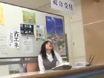 「ソコ気持ちぃ‥♡」逆ナンパしてきた超細身な幼顔ギャルに反撃中出しW美少女ロリ痴女跡見しゅりのエロ動画