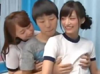 『いっぱい出たねっ』笑顔の可愛いお姉さん達がSEXを知らない男を優しく筆おろし巨乳童貞3Pのエロ動画