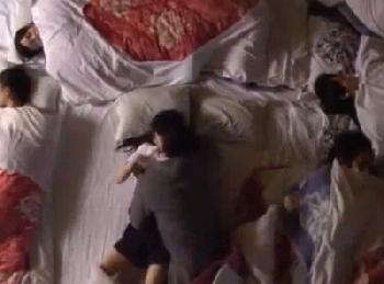 部活の合宿中毎晩性交！昼は体力を残し…周りは寝静まる頃に声殺しハッスルタイム！女子校生美少女ロリ盗撮のエロ動画