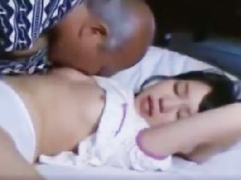 夏休みに家に来たかわいい孫娘に中出しキメるカスじじいロリレイプのエロ動画