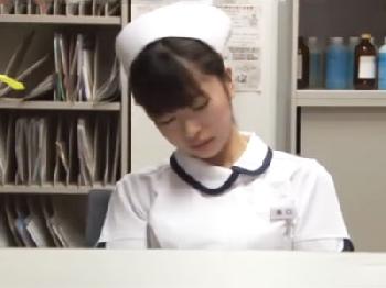 痴女性教師が生徒を誘惑しディープスローの至極フェラチオ女教師里美ゆりあのエロ動画