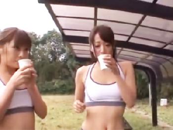 陸上少女の鍛えたキツマンにどっぷり精液流し込むコーチ女子校生美少女コスプレ中出しのエロ動画