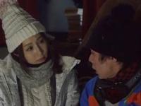 2人きりの雪山の小屋で佐々木あきが男を誘惑→中出し三昧巨乳お姉さん痴女のエロ動画