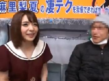 夫の横で夜這いされて声も出せずに中出しされる奥様巨乳人妻のエロ動画