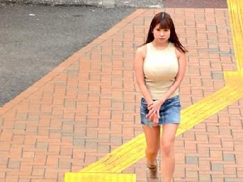 恥さらしなJカップ大きいオッパイの19歳の着衣SEX巨乳お姉さんフェラ3Pのエロ動画