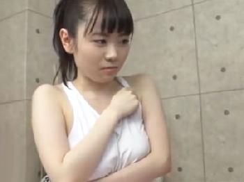 童顔なのにしっかりビックおっぱいの美形少女が一生懸命に陰茎を手コキ＆フェラチオ抜き巨乳美少女ロリのエロ動画