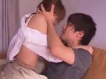 中年女が悪そうなイケメンに責められ大歓喜で股を開く！巨乳人妻顔射のエロ動画