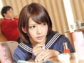 こたつの中だからって無防備に脚を開いてる友人の妹に中出し巨乳女子校生美少女のエロ動画