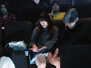 映画館での痴漢にハマっていくアブノーマルどMな欲求不満妻巨乳人妻西野翔のエロ動画