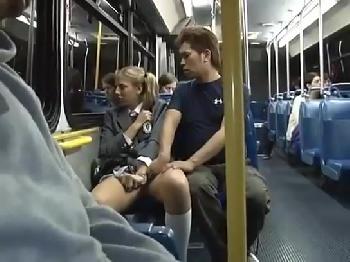侍男子が高速バスで北欧女子校生中出し痴漢性的暴行レイプのエロ動画
