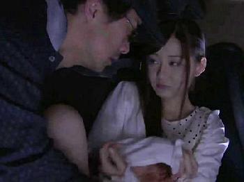 映画館で痴漢され拒むも中出しレイプされてしまった美人若奥様人妻石原莉奈のエロ動画