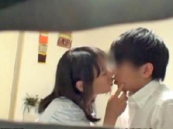 息子と家庭教師の間柄を疑った母が仕込んだ隠し撮りカメラに映っていた一部始終巨乳盗撮のエロ動画