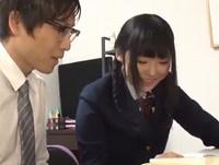 家庭教師の男性器をしゃぶり誘惑する淫女なミニ系女子校生美少女ロリのエロ動画