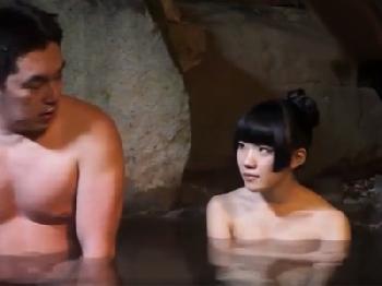 「ワタシにもして？」温泉で繰り広げられる淫乱美形少女の寝取り劇痴女のエロ動画