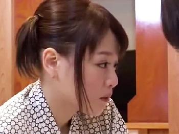 温泉の後の火照った体で我慢できなくなった巨大オッパイ妹に求められて中出し！巨乳痴女のエロ動画