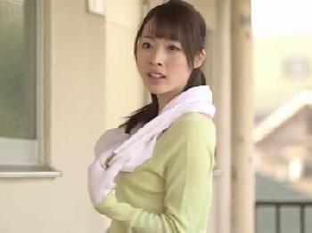 渋い隣人とあっという間に密通関係になる奥さんOL巨乳人妻のエロ動画