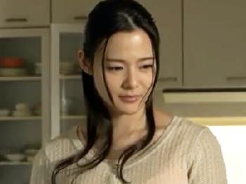 抵抗出来ずにされるがまま犯されて義理の父肉棒の虜になるおしとやかな美人奥さん人妻顔射フェラレイプ近親相姦のエロ動画