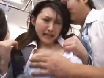 通勤車内でハーフ顔の美人オフィスレディ婦女暴行して締まり最高マ〇コを激ピスしまくるお姉さんOLぶっかけ痴漢のエロ動画