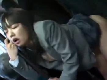 美形少女達に勃起陰茎を見せつけセンズリのお手伝いをしてもらう！美少女お姉さんフェラ手コキのエロ動画