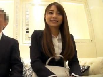 美形少女オフィスレディが上司とお風呂で絆を深め合いベッドで生ハメ中出し交尾W美少女OL水着盗撮のエロ動画