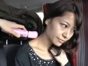 偶然捕まえた素人主婦のジャングルを掻き分けて生姦→中出し決行人妻熟女のエロ動画