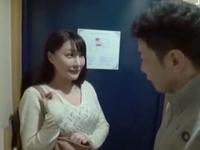 デリヘル呼んだら地元の友人が来た→内緒にする代わりに即ズボ巨乳お姉さんハメ撮りのエロ動画