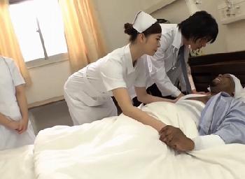 美人看護師に想いを寄せる黒人→規格外の巨根を見せつけて夜間の特別診察！痴女看護婦のエロ動画