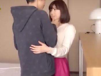 『ひゃん‥耳‥らめぇ‥』幼顔体型な美形少女がイケメンとのイチャハメで恍惚イキ！美少女ロリフェラのエロ動画